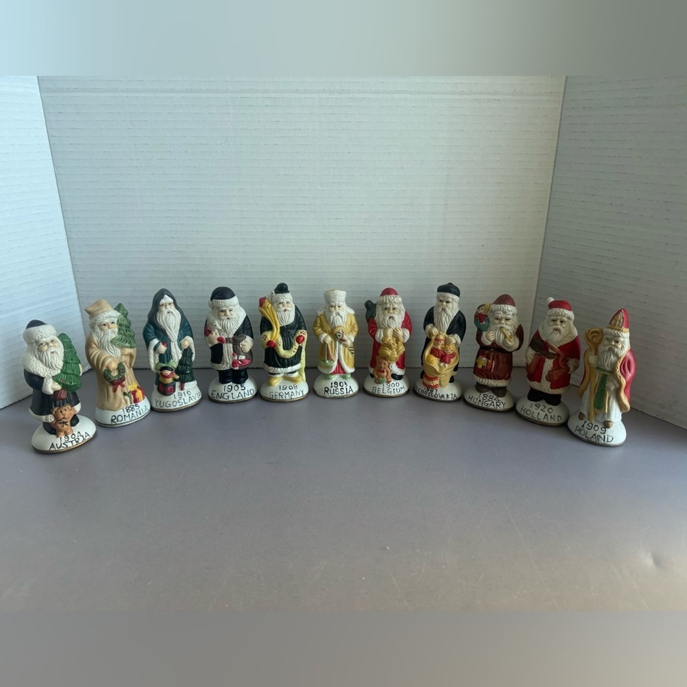 Santas From Around The
World Figurine Collection Set of 11